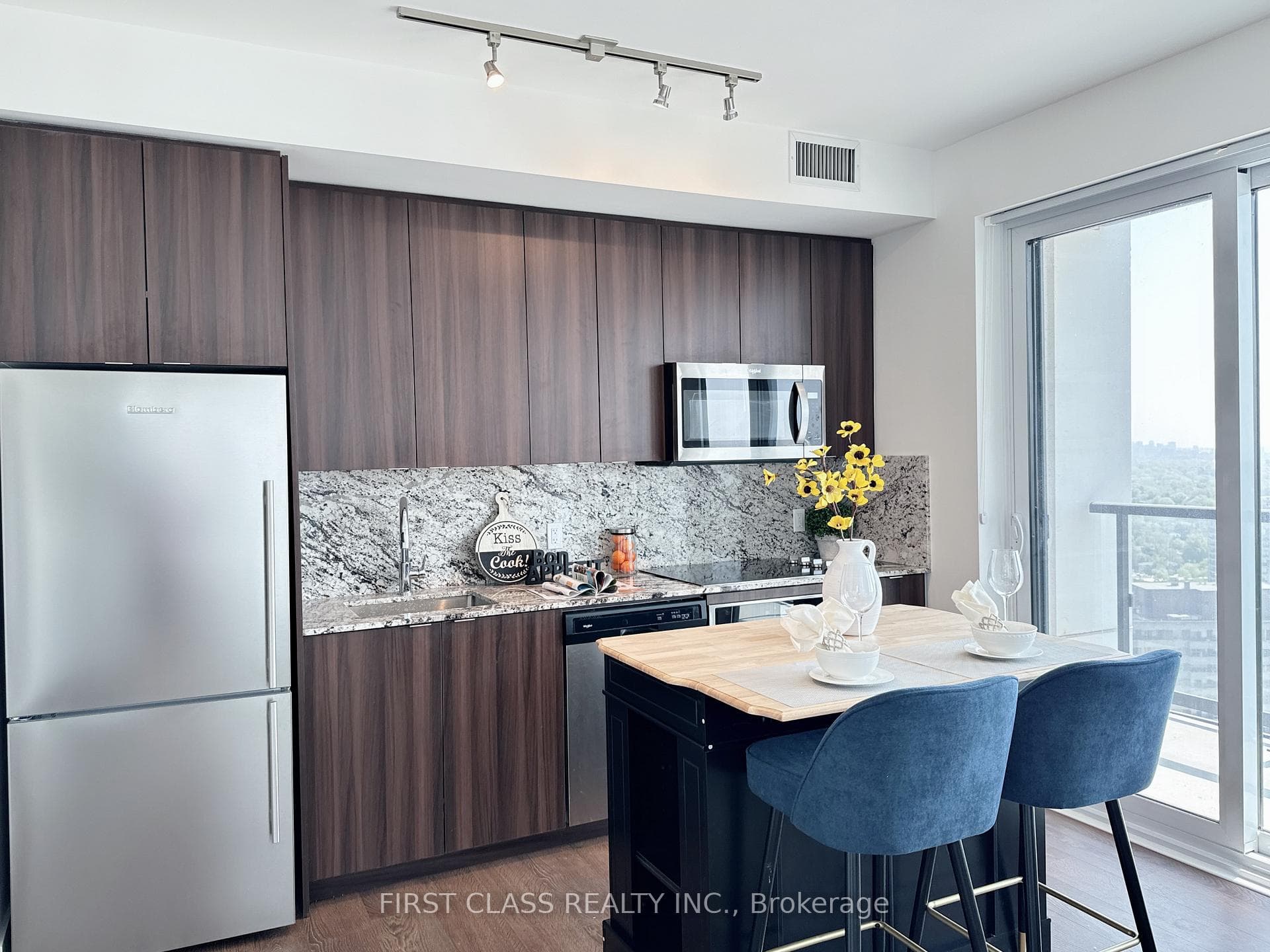 5 Mabelle Avenue Unit 3329 photo 18
