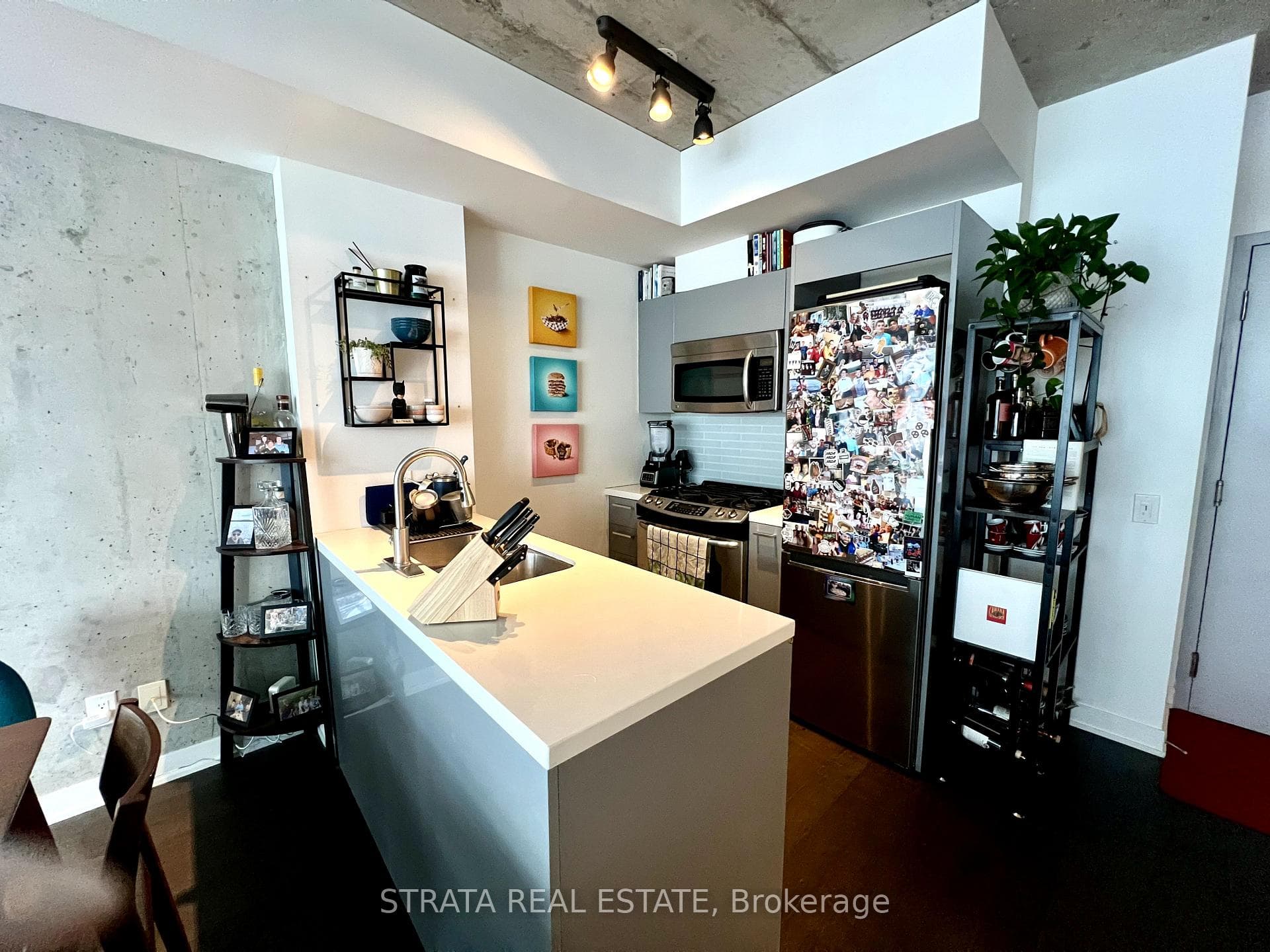 1201 Dundas Street Unit 606 photo 5