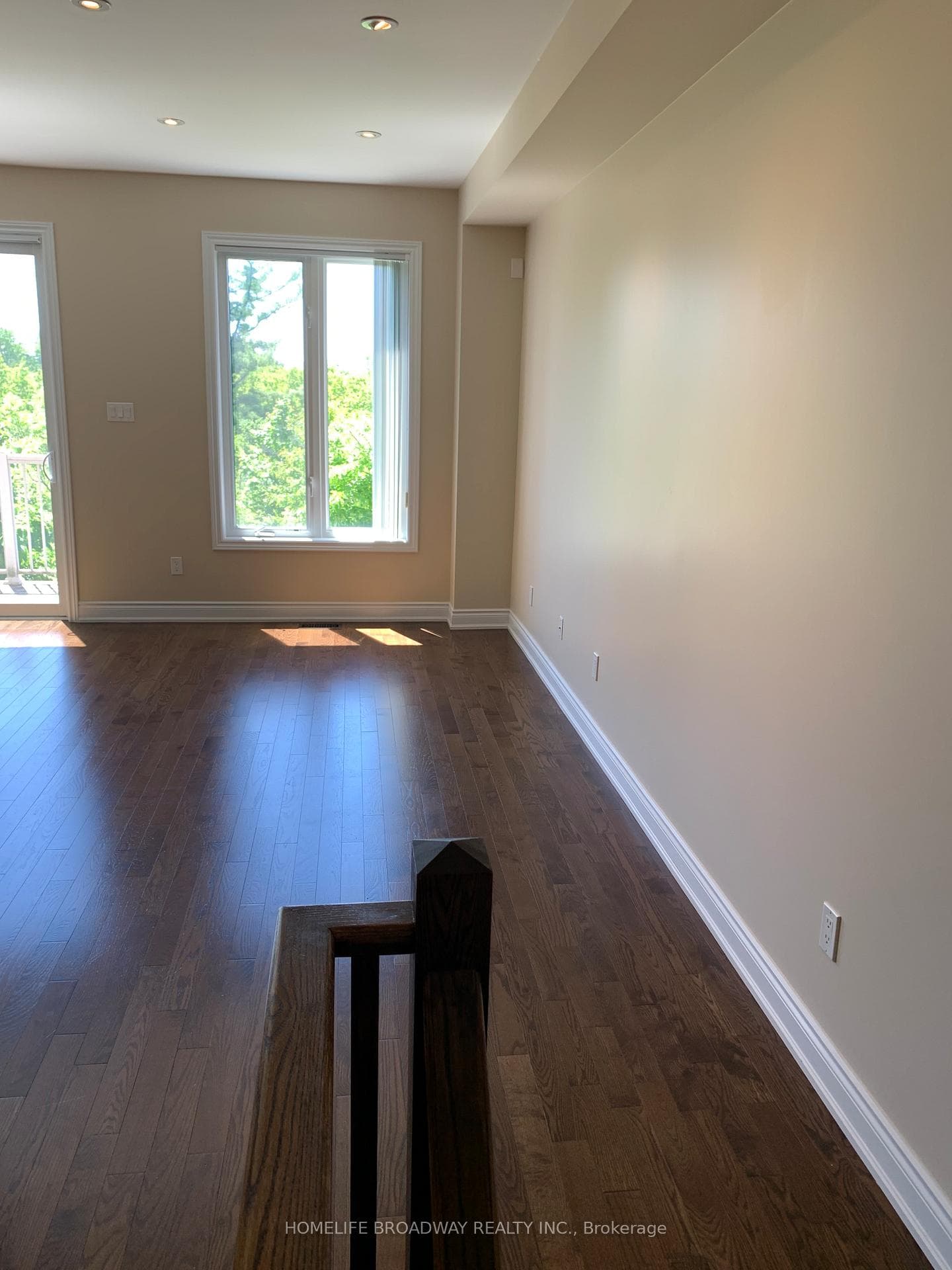 720 WENDY CULBERT Crescent photo 4