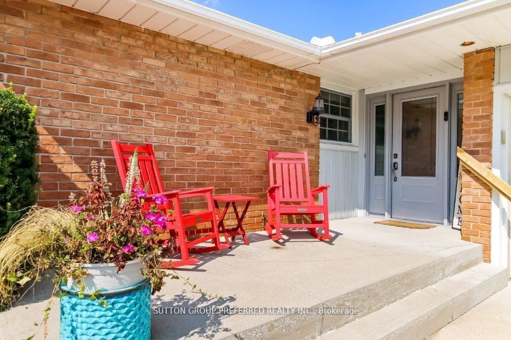 14 Cowan Avenue photo 2