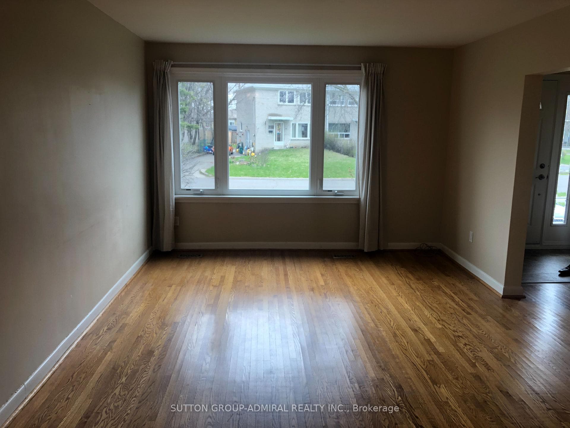 256 McConvey Drive photo 4