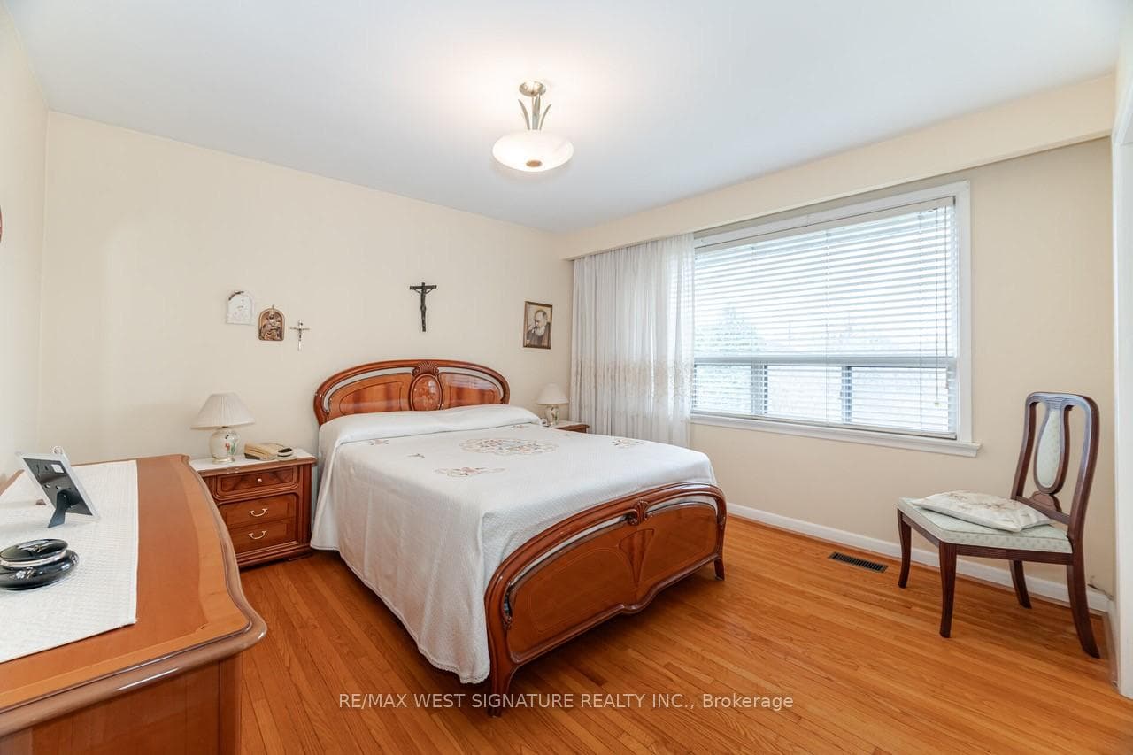 56 Dalegrove Crescent photo 11