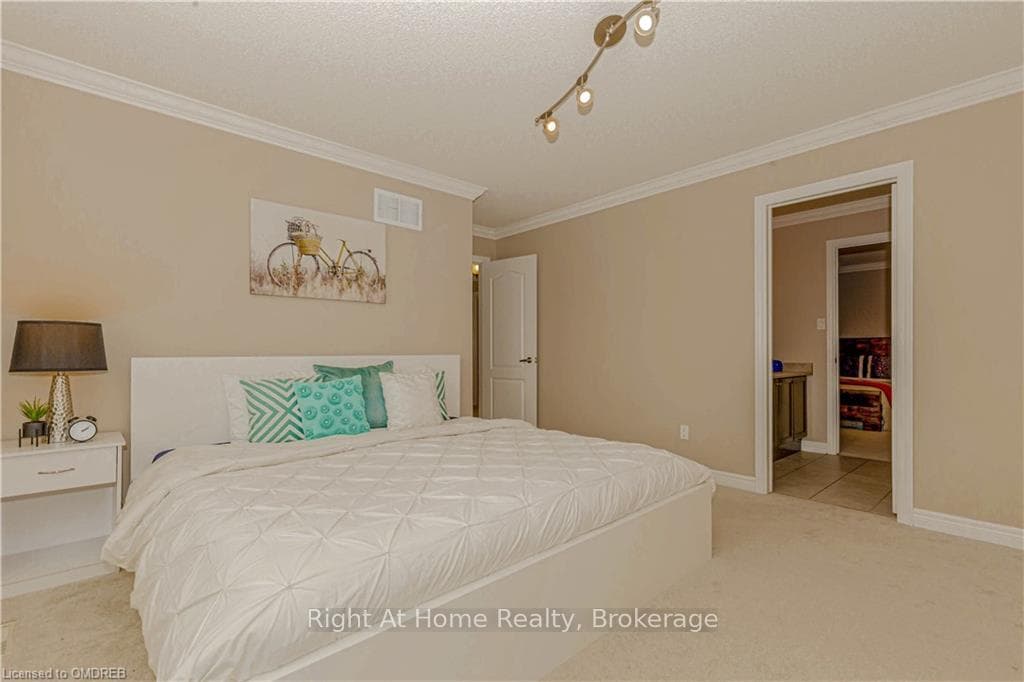2138 ALDERBROOK Drive photo 29
