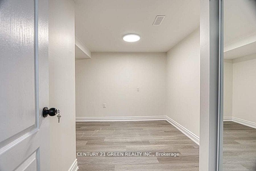 164 Gardiner Drive photo 34