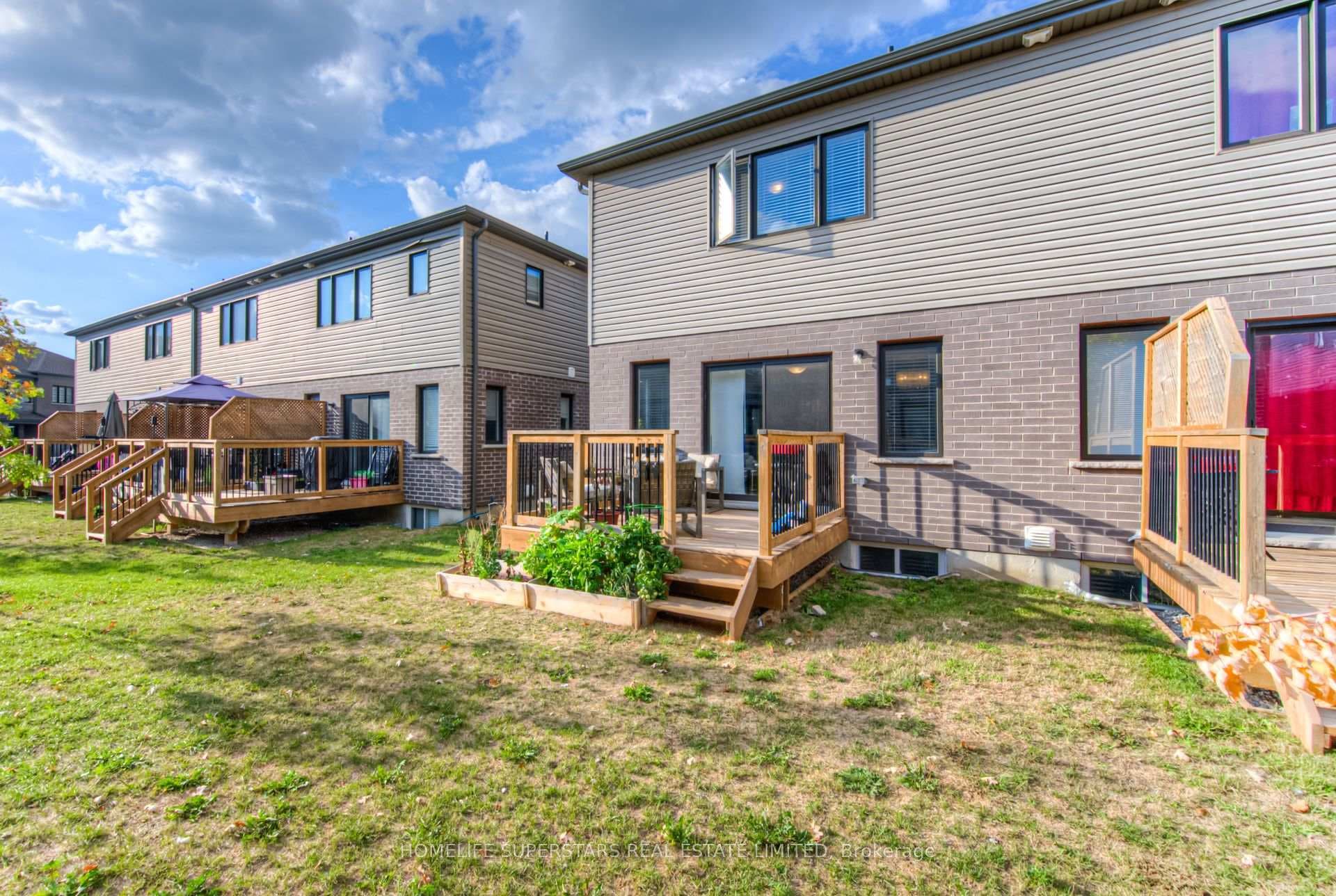 135 Hardcastle Drive Unit 61 photo 36