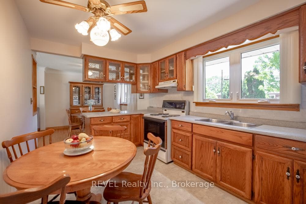 Plenty of room for a breakfast table!