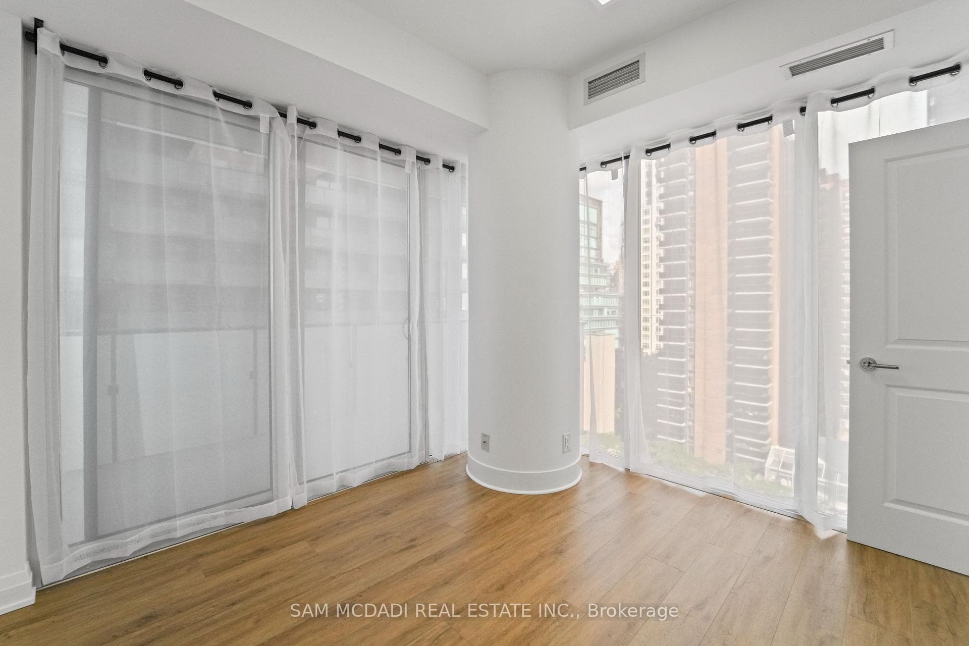 1080 Bay Street Unit 908 photo 15