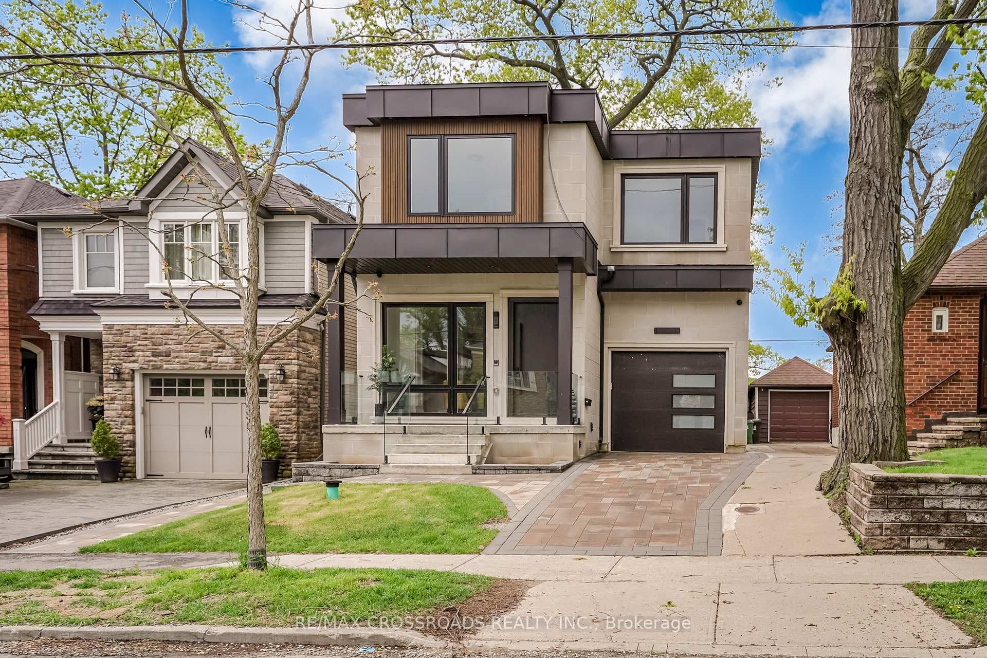 112 Blantyre Avenue photo 1