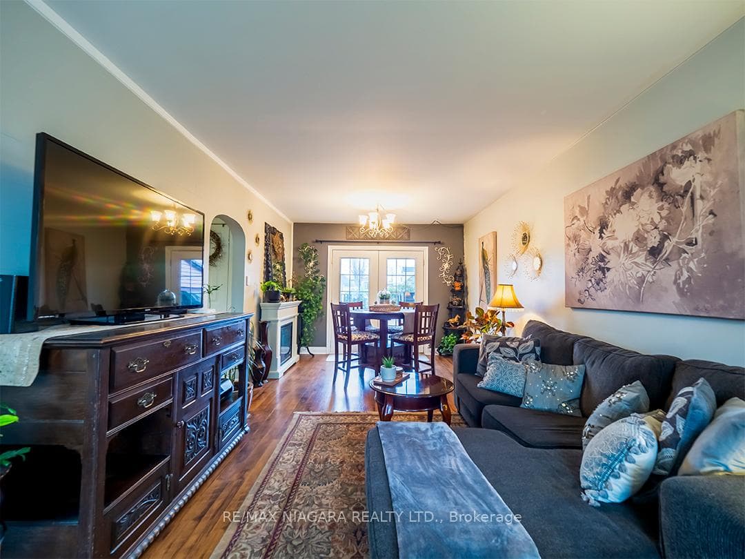 577 Sugarloaf Street photo 14