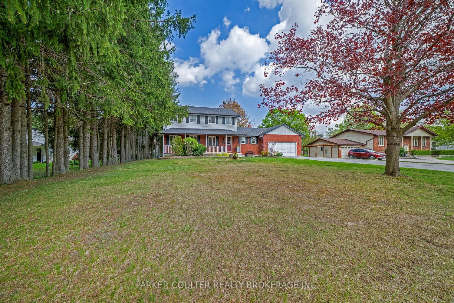 41 Lawrence Avenue photo 2