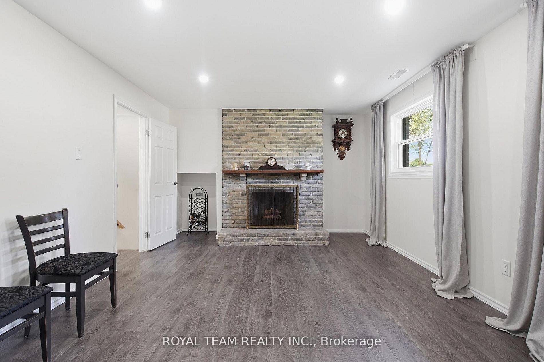 653 Steeplechase Drive photo 32