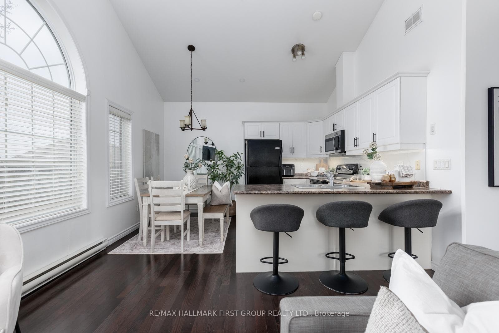 325 Densmore Road Unit 1501 photo 14