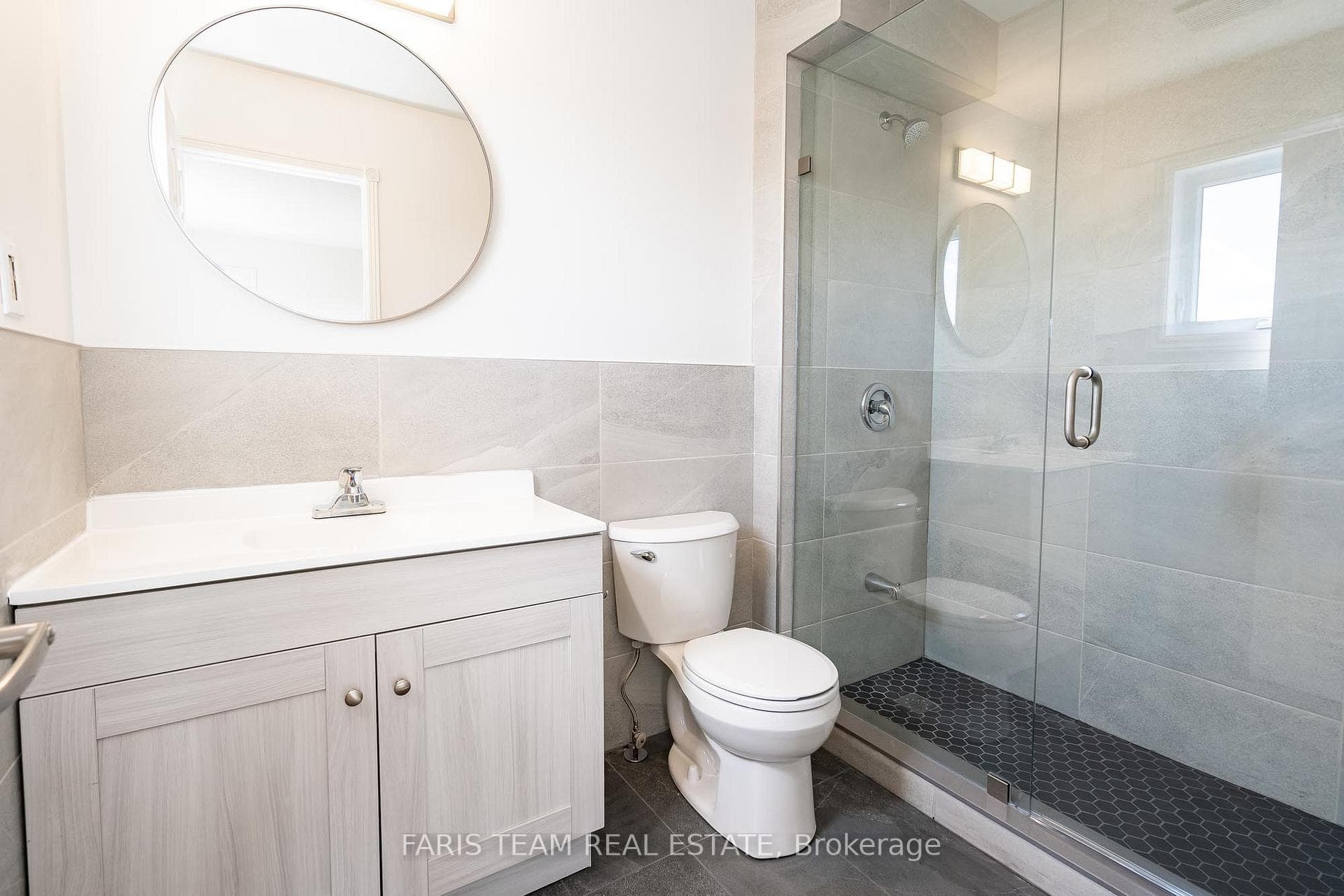 251 Warner Crescent photo 13