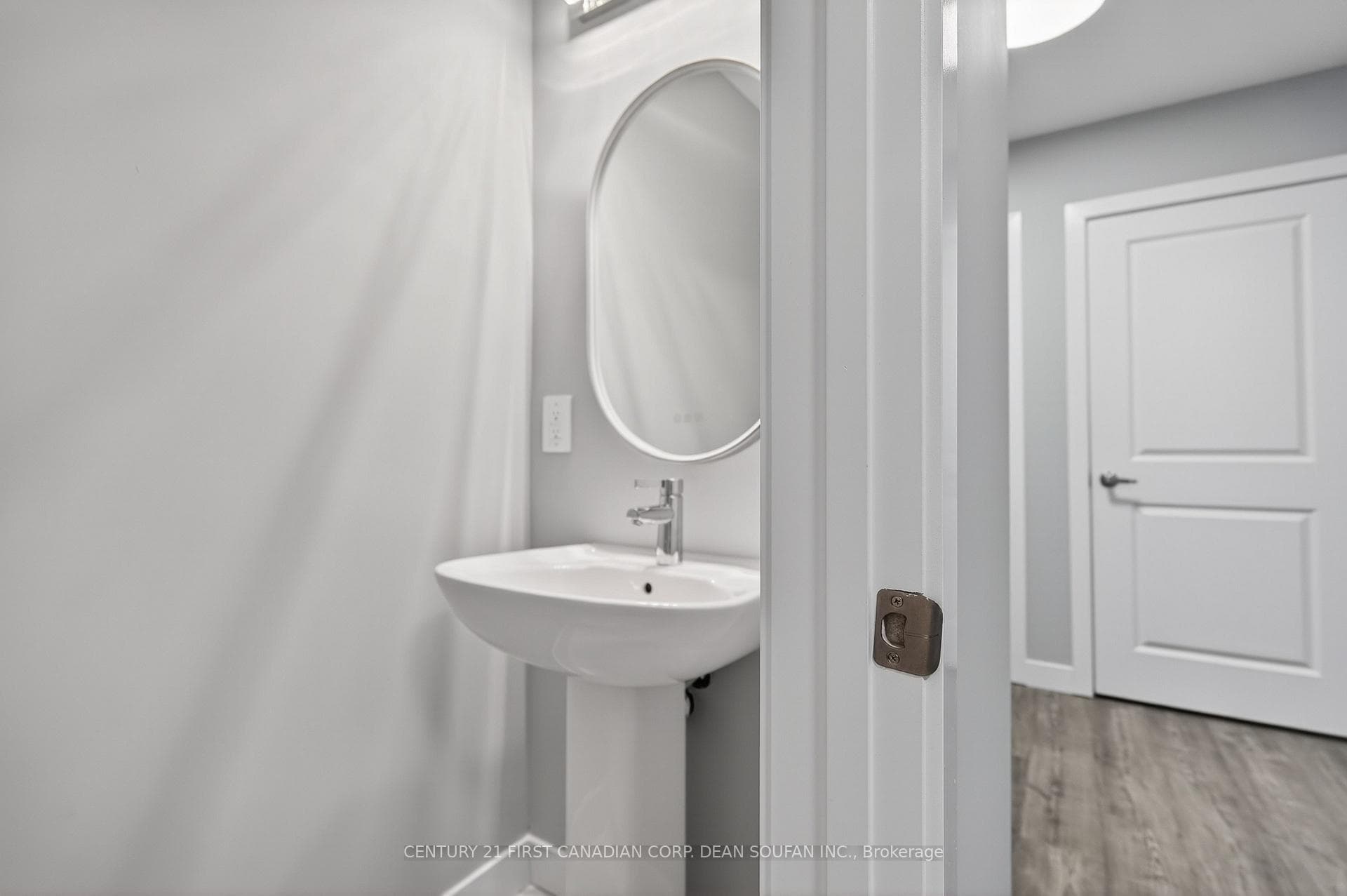 349 Southdale Road Unit 18 photo 10