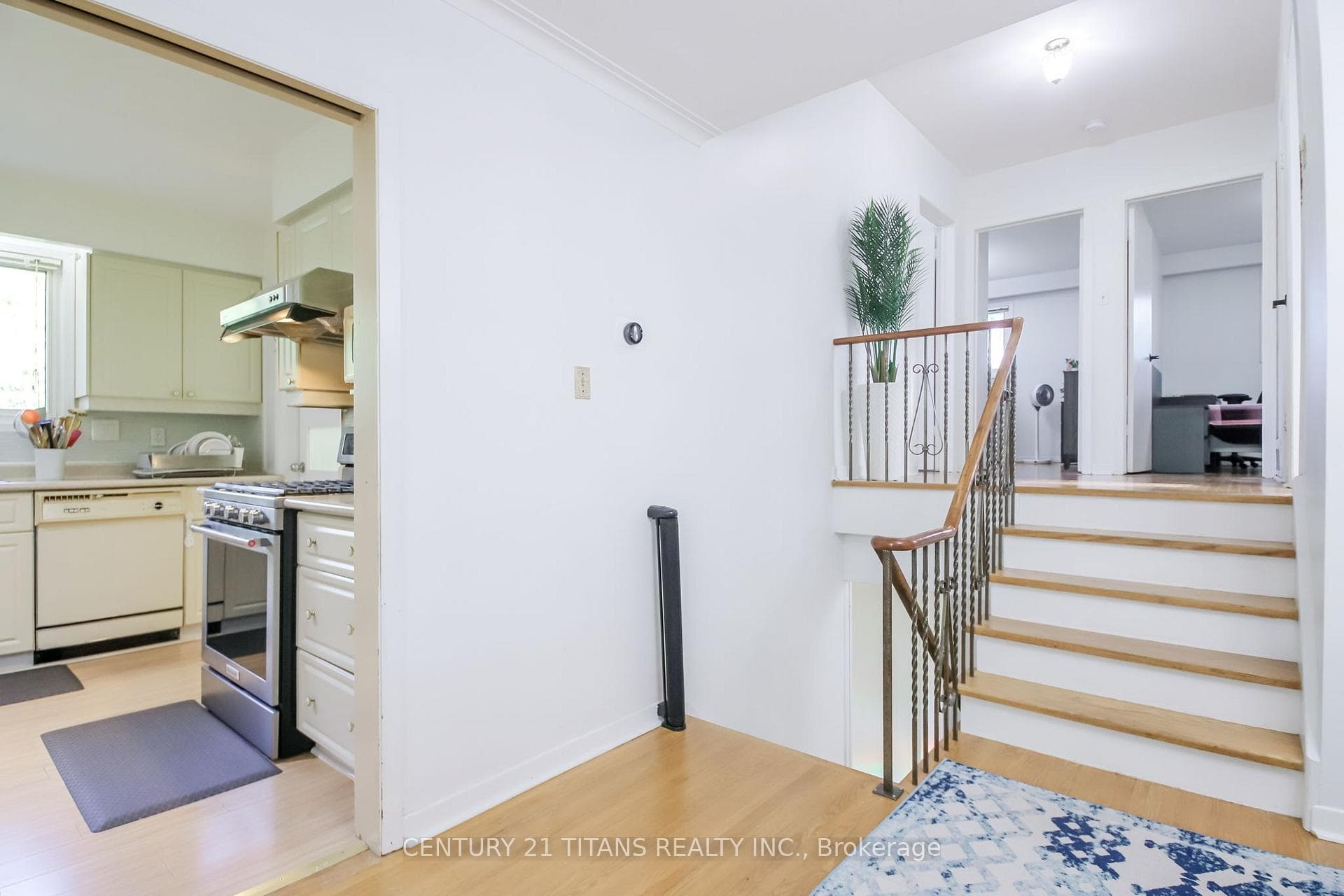 9 Minos Crescent photo 9
