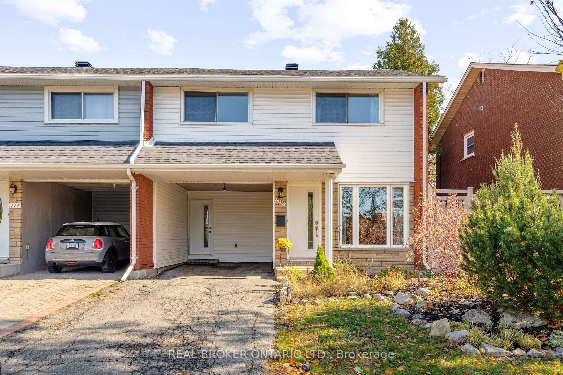1229 Cobden Road photo 1