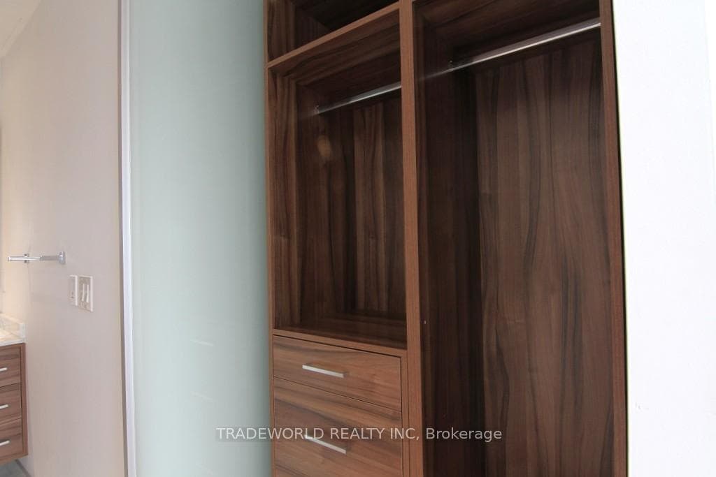 488 University Avenue Unit 2101 photo 12