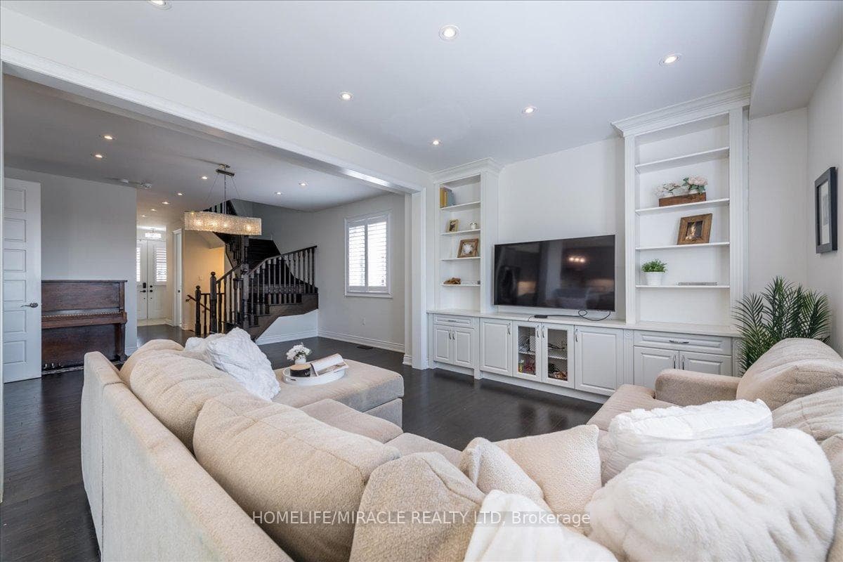 26 Atkinson Crescent photo 8