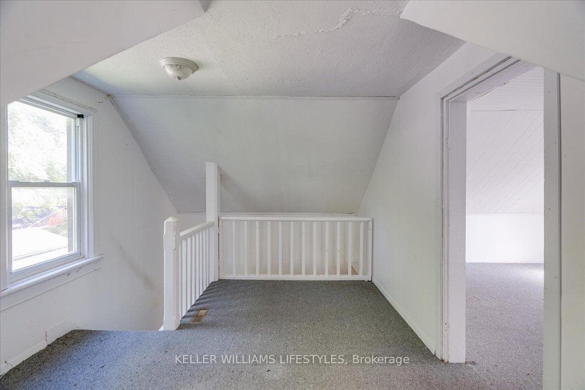 6079 Longwoods Road photo 17
