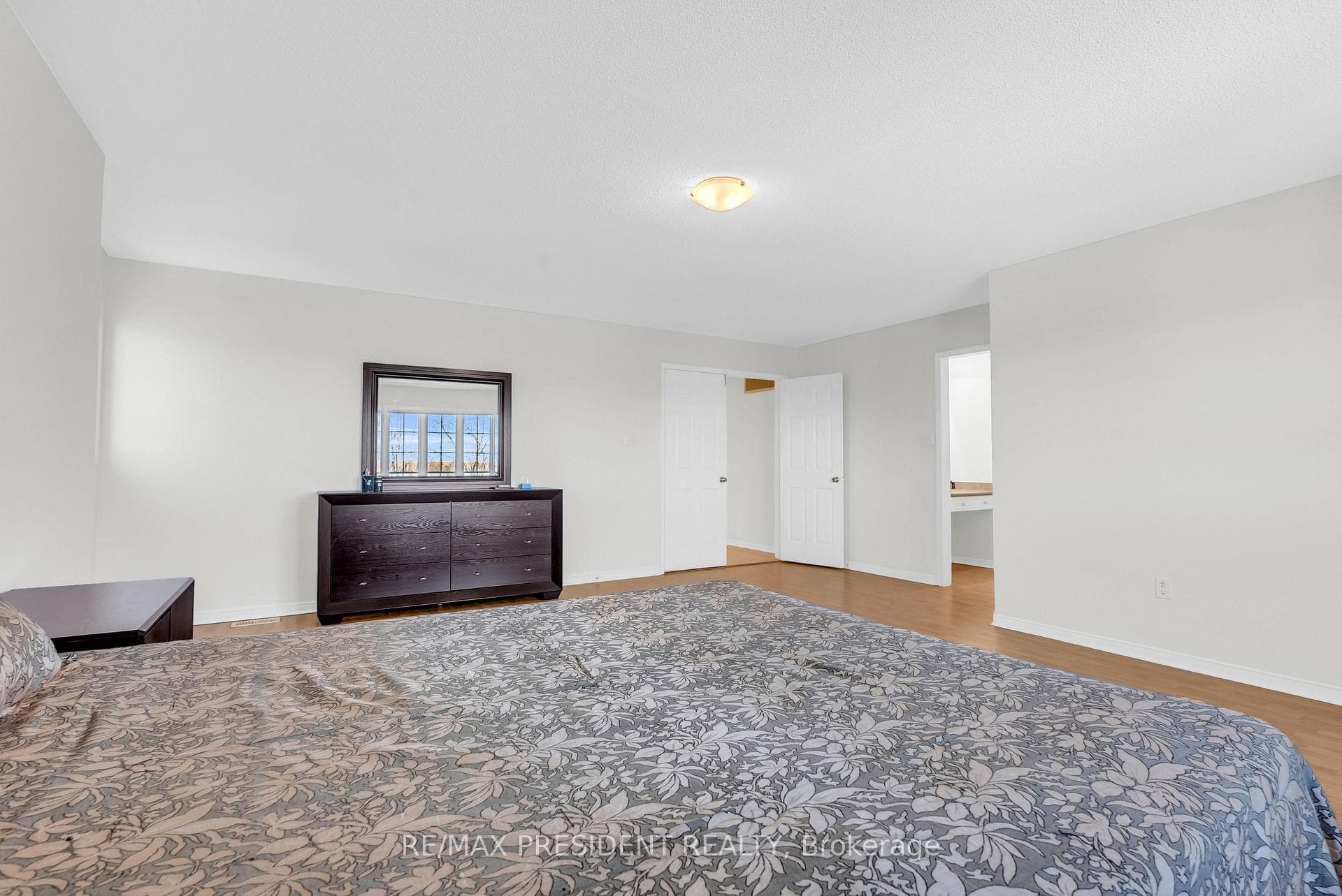 1 Crown Victoria Drive photo 28