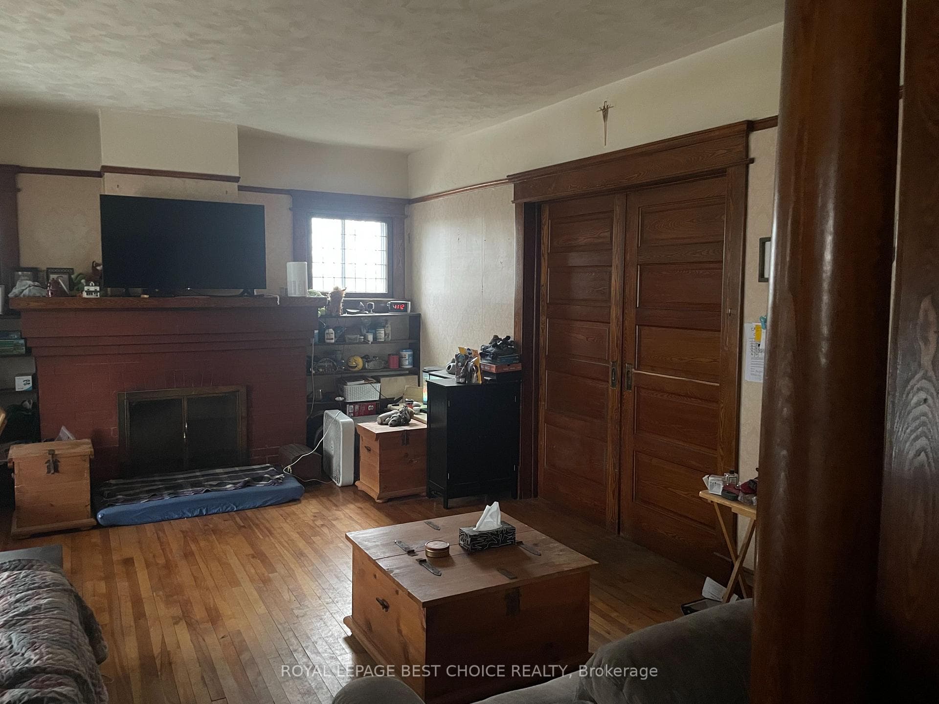 Pocket doors to dining rm