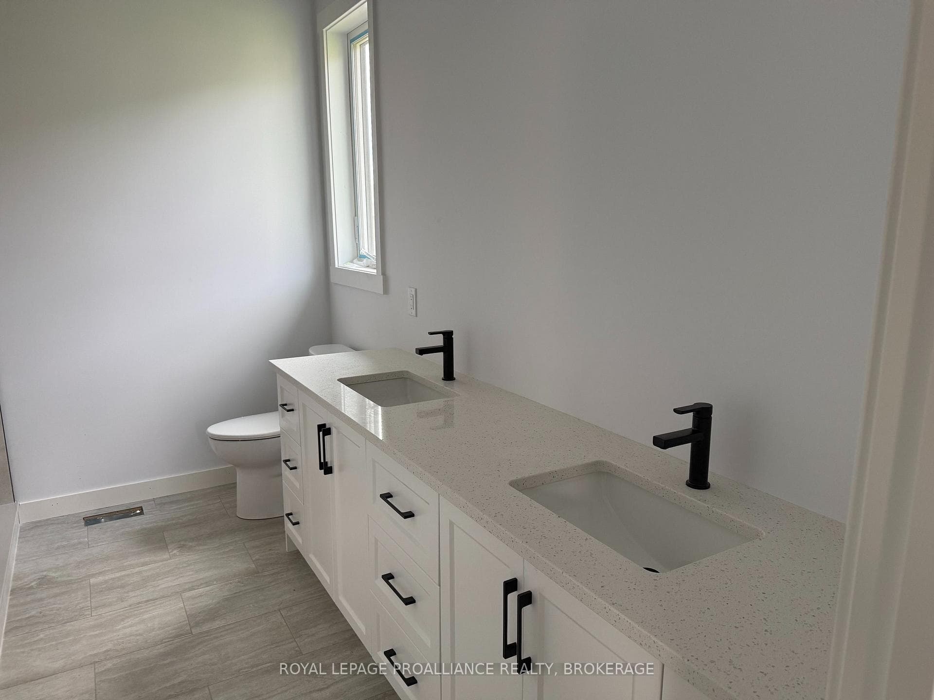 733 Squirrel Hill Drive photo 2