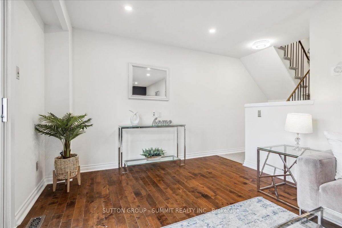 371 Bronte Street Unit 94 photo 5