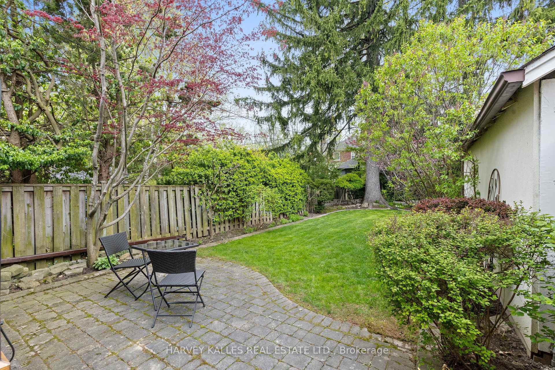 132 Hillhurst Boulevard photo 38