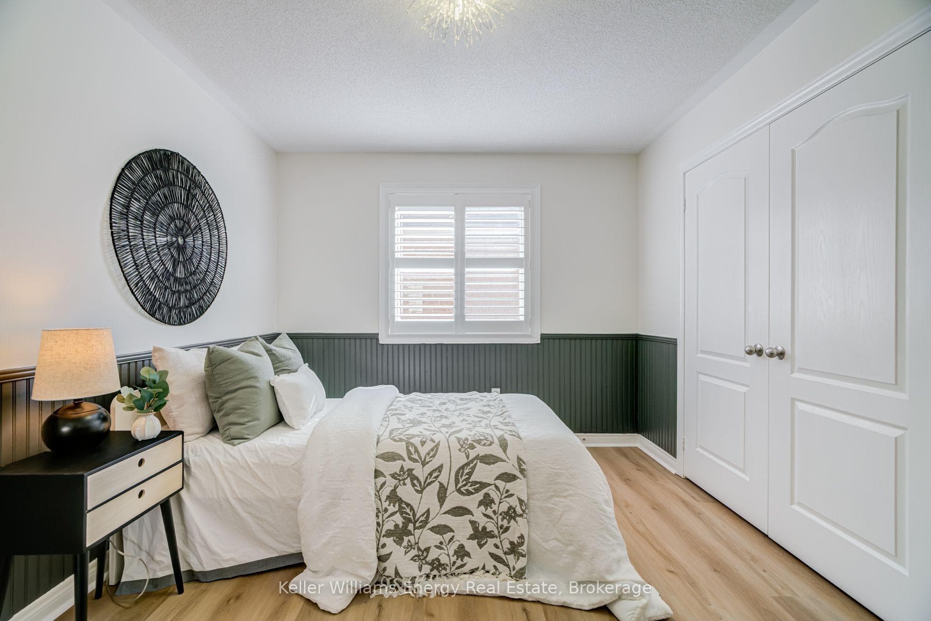 1342 Harlstone Crescent photo 29