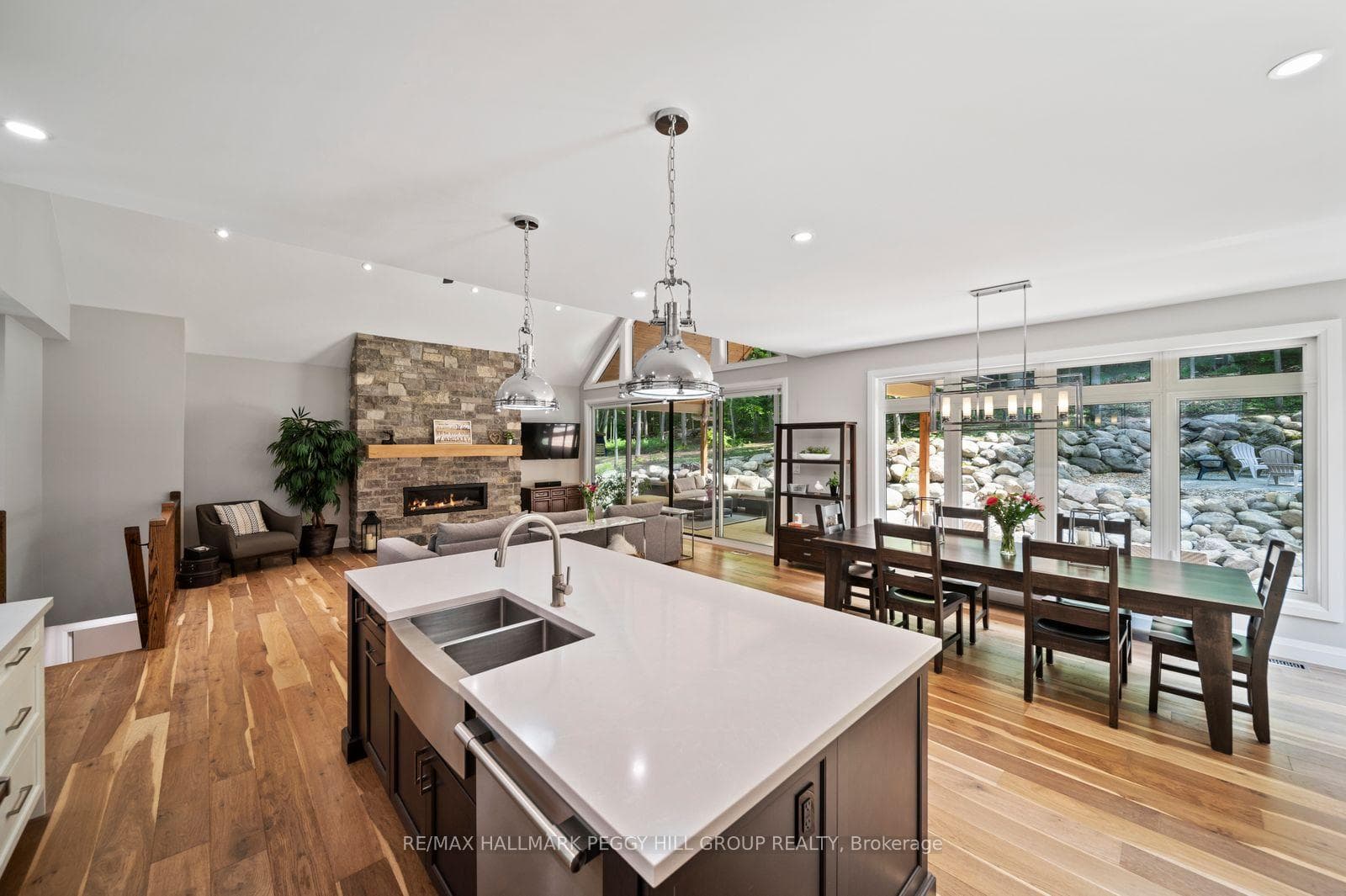 1087 Vindin Street photo 4