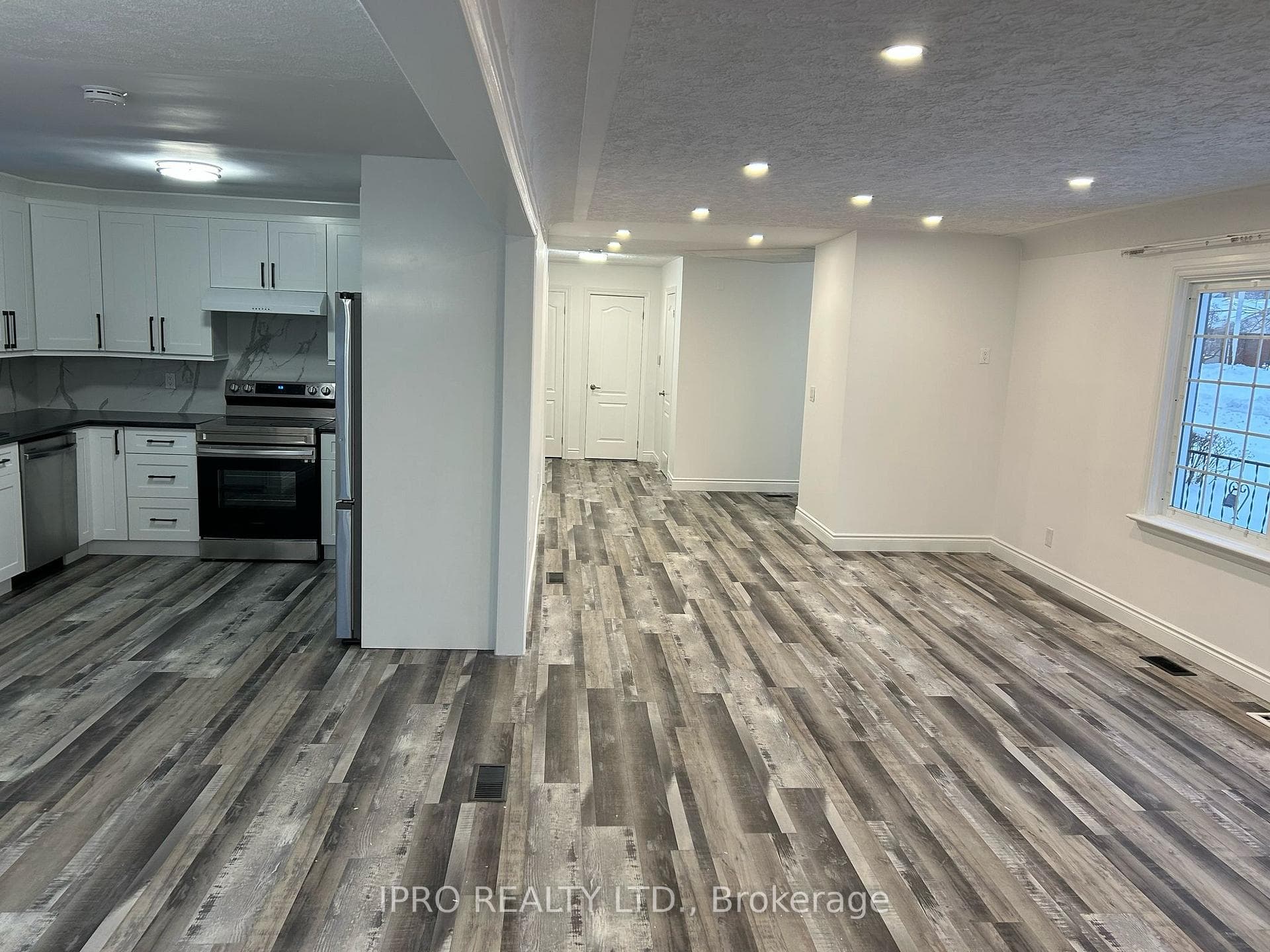 133 Corman Avenue photo 16