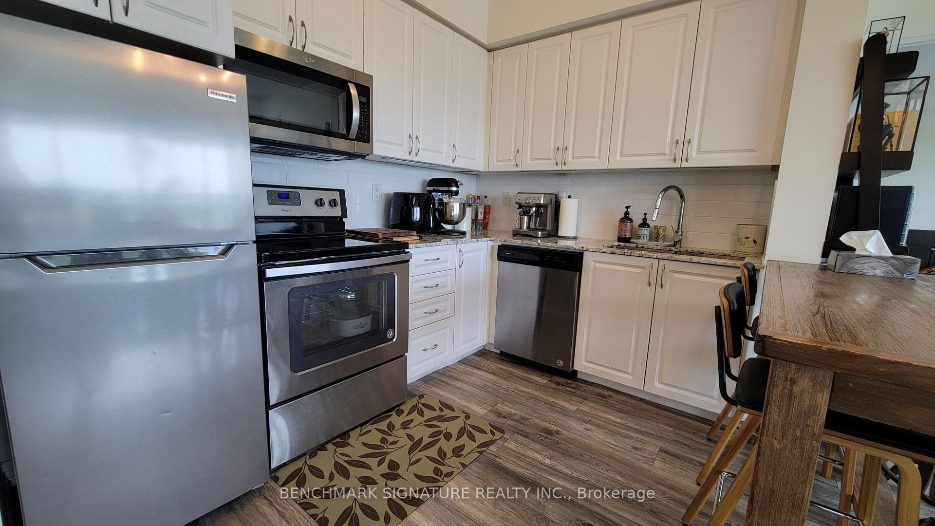 741 Sheppard Avenue Unit 806 photo 6