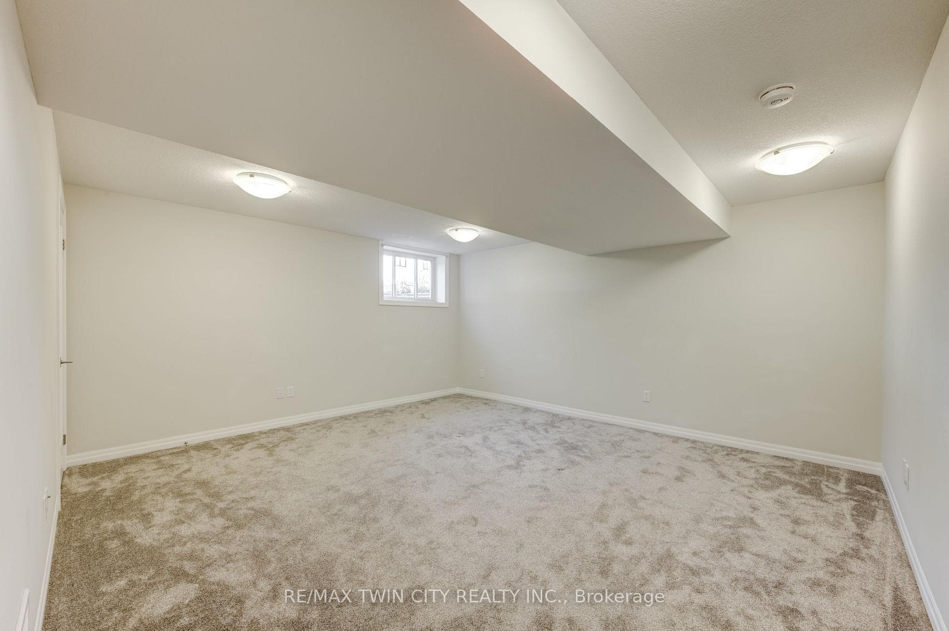 85 Keba Crescent photo 30