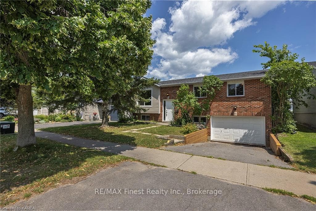 1172 ACADIA Drive photo 2