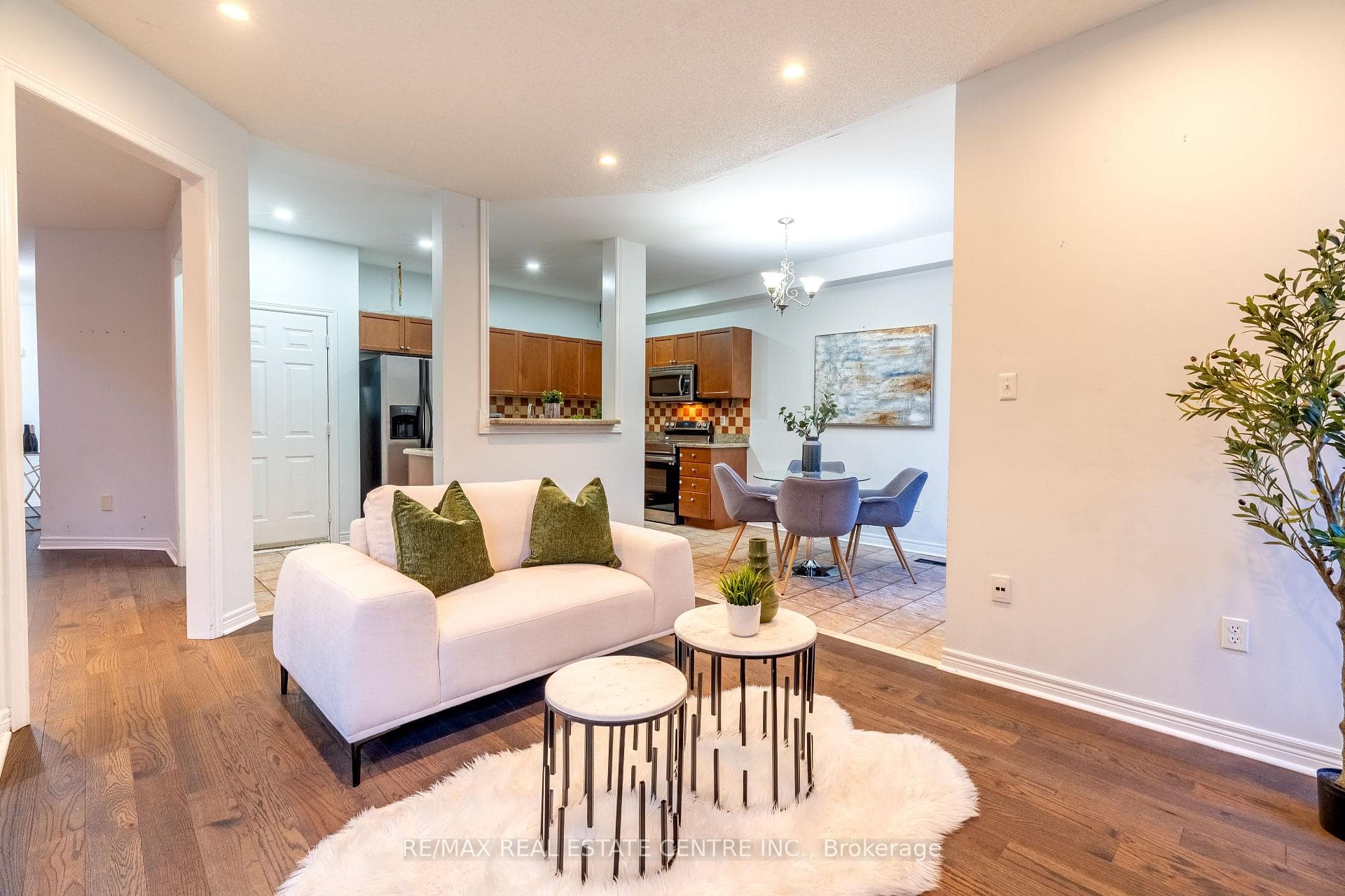 73 Pantomine Boulevard photo 12