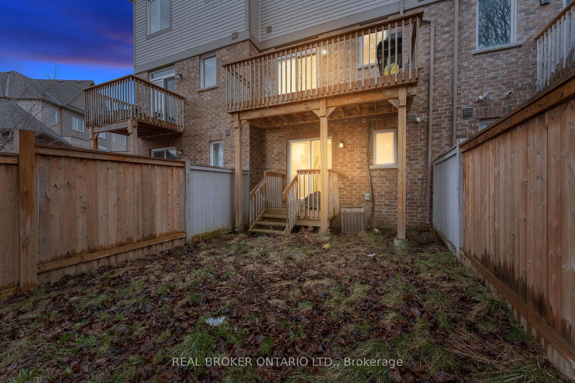 206 London Lane photo 43