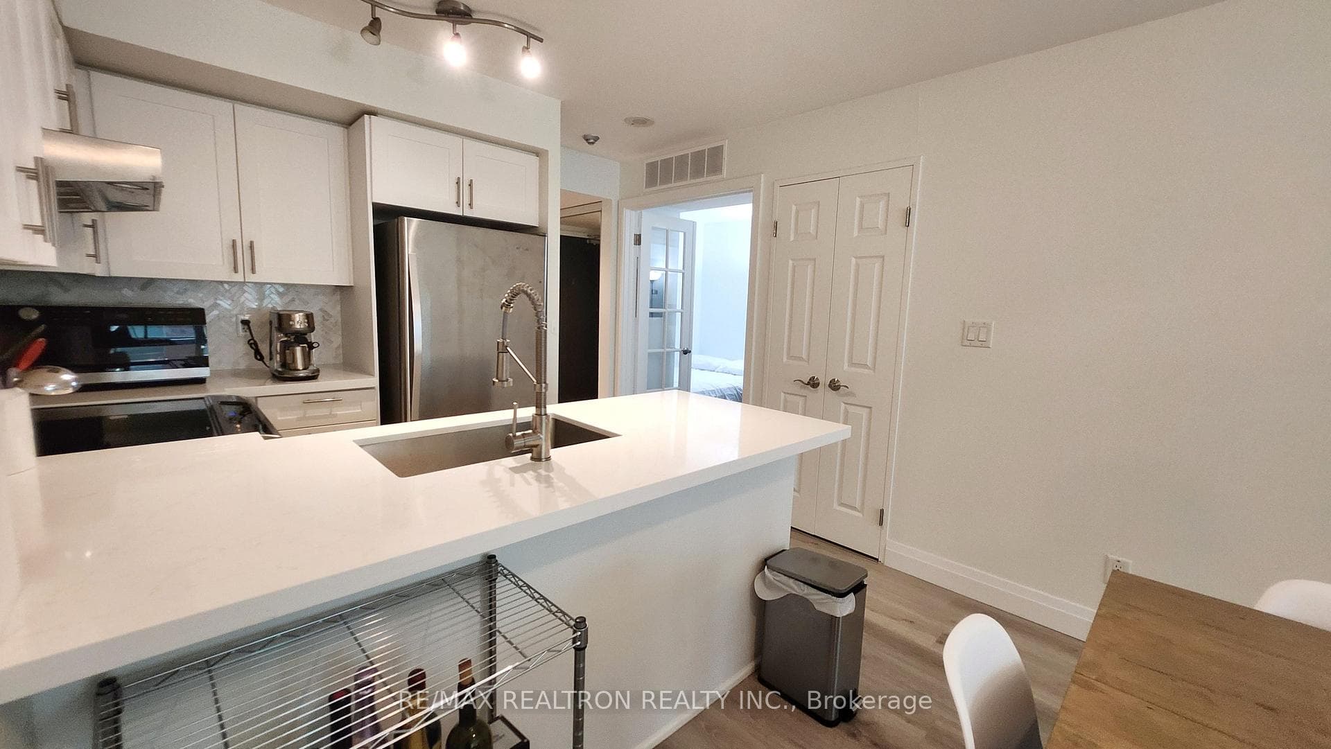 230 King Street Unit 511 photo 5