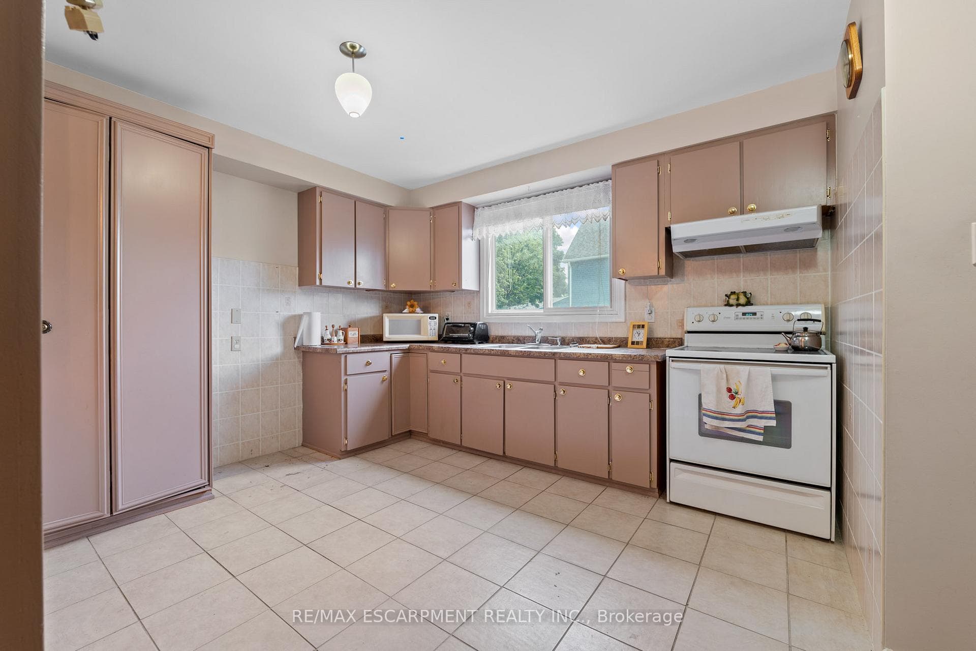 20 Frederick Avenue photo 9