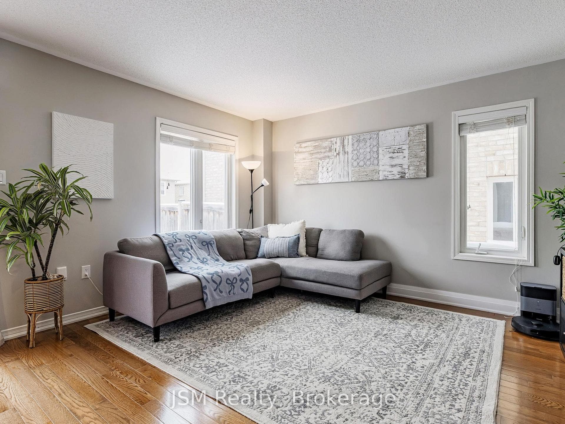 54 Armstrong Crescent photo 12