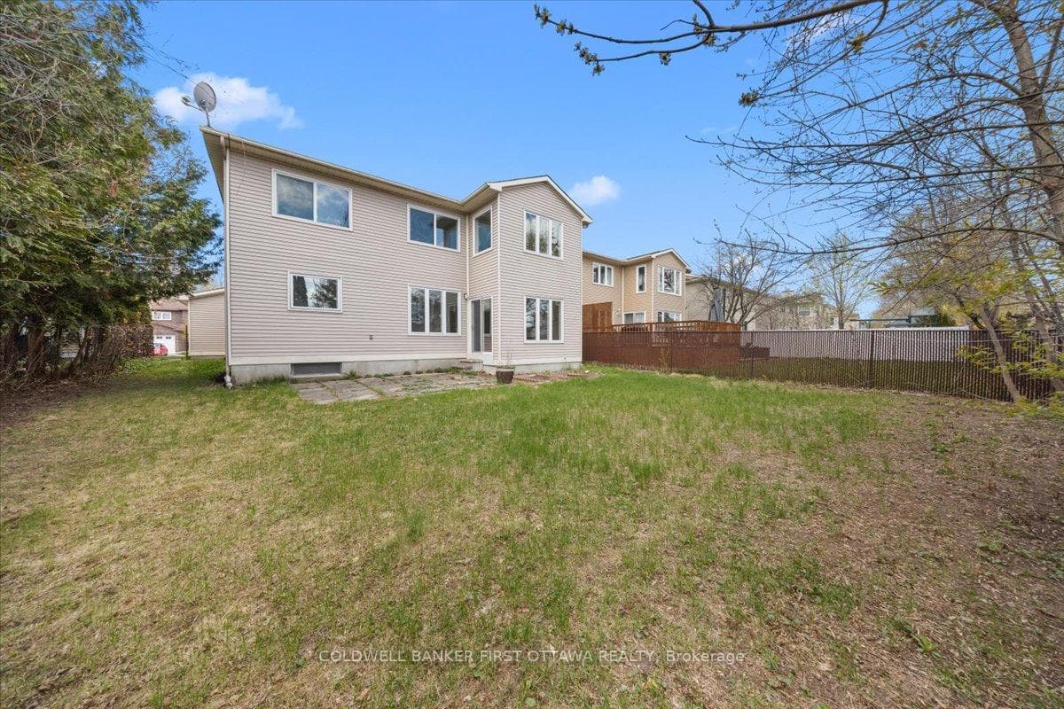 1841 Thistleleaf Crescent photo 38