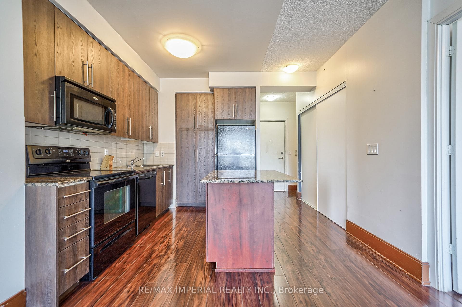 330 Burnhamthorpe Road Unit 2008 photo 7