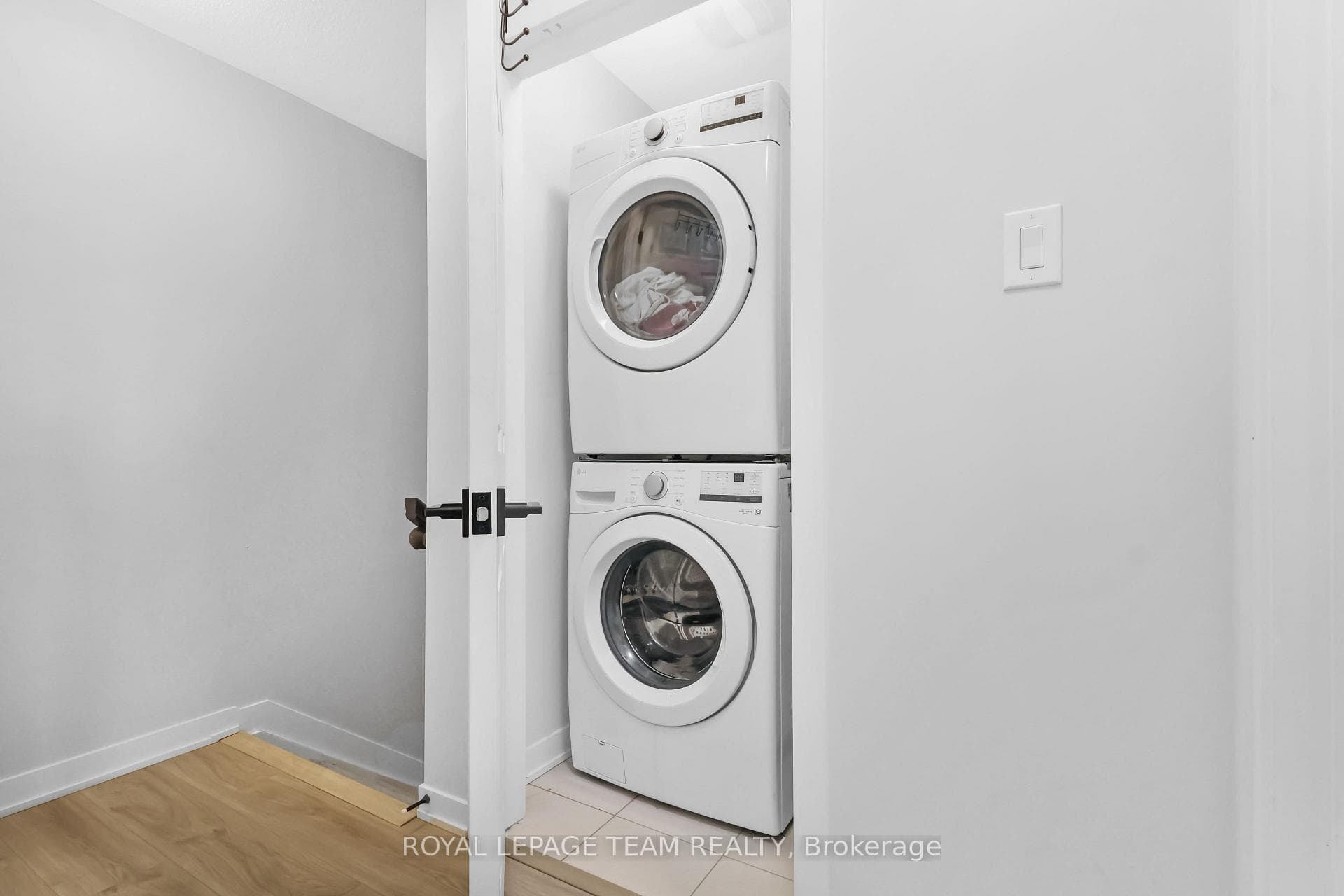 620 Parnian Private photo 13