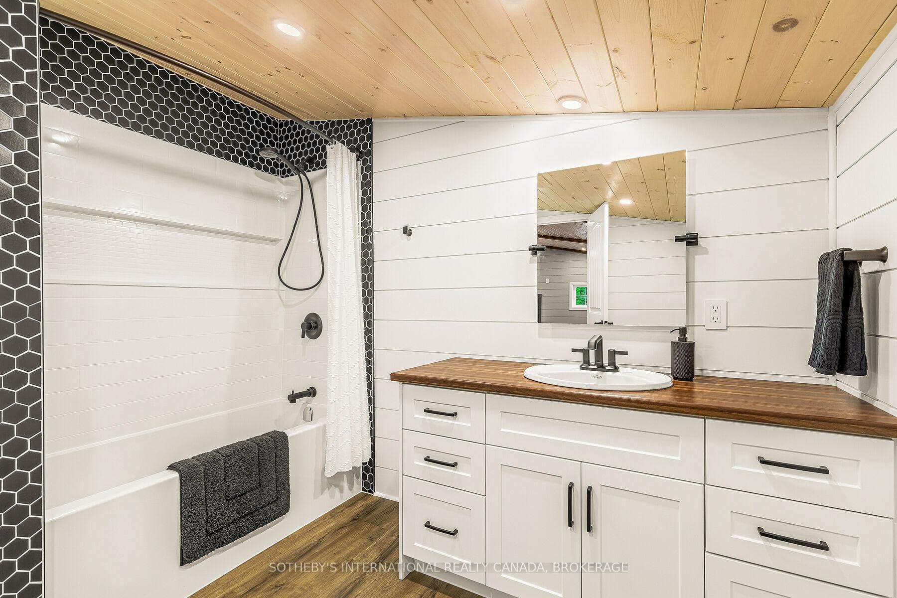 92 Reynolds Road photo 38