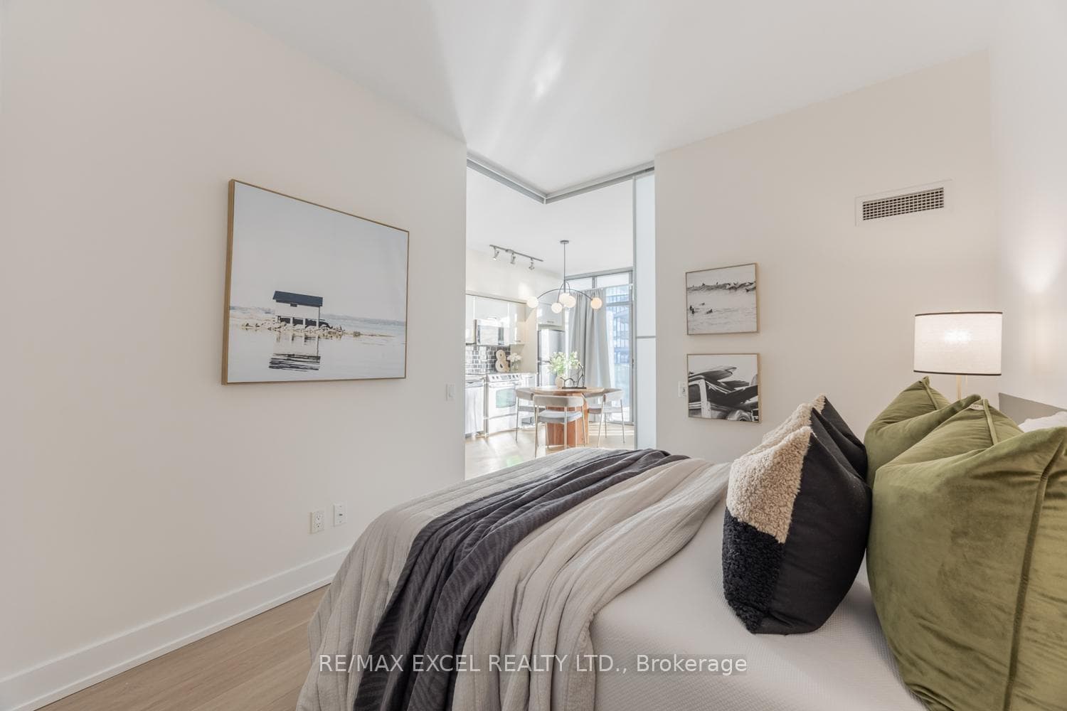 33 Charles Street Unit 3709 photo 17