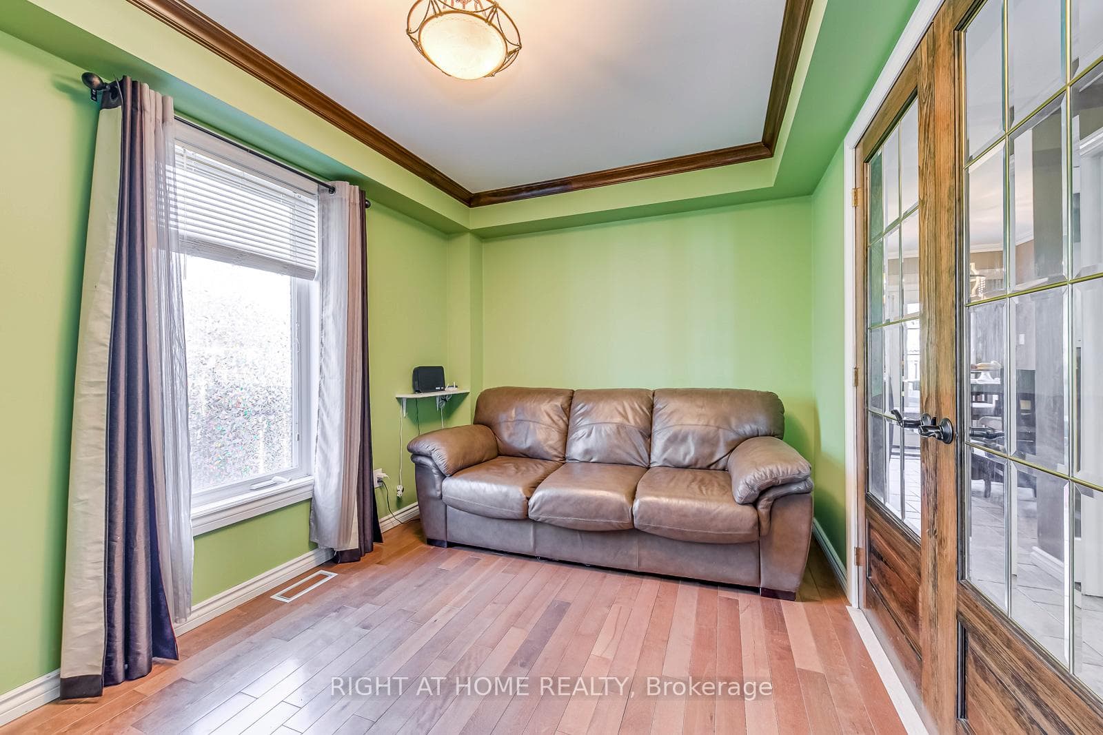 149 Crescent Street photo 8