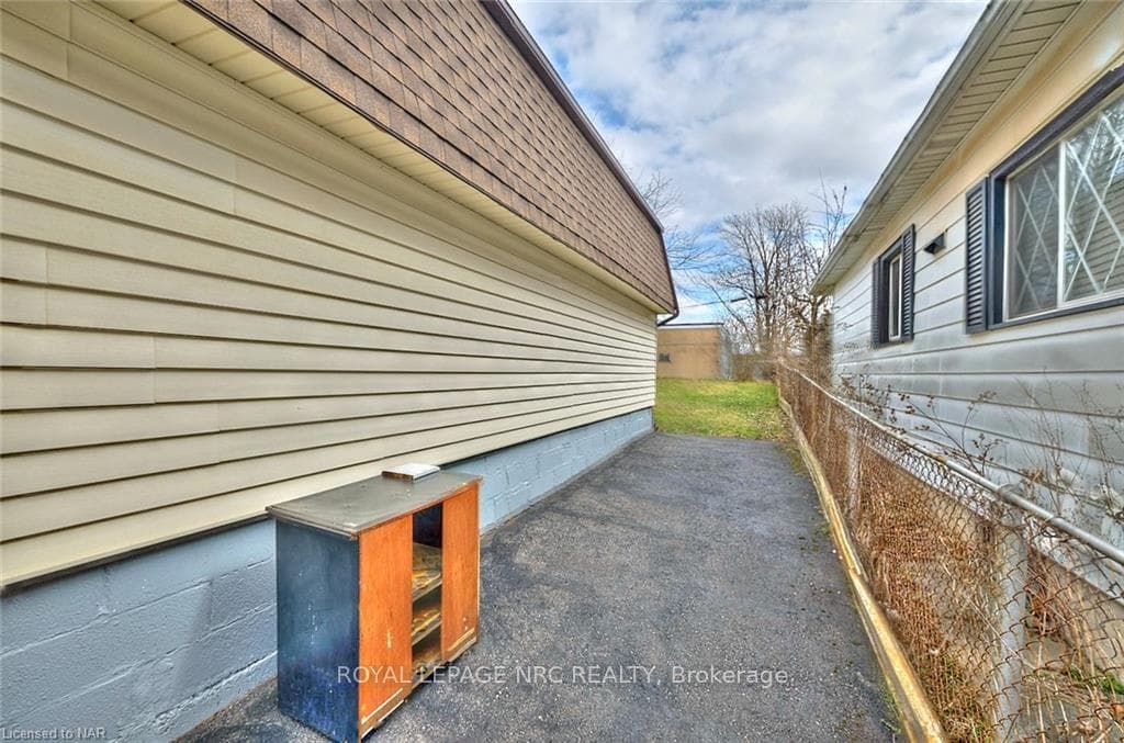 60 Patricia Street photo 2