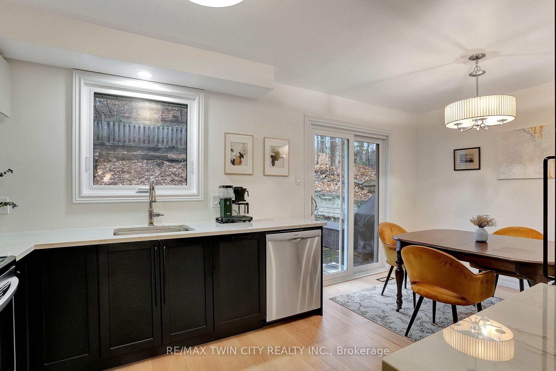 10 Vincent Drive photo 13