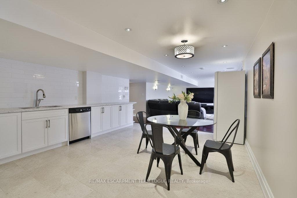 2253 Colonel William Parkway photo 36