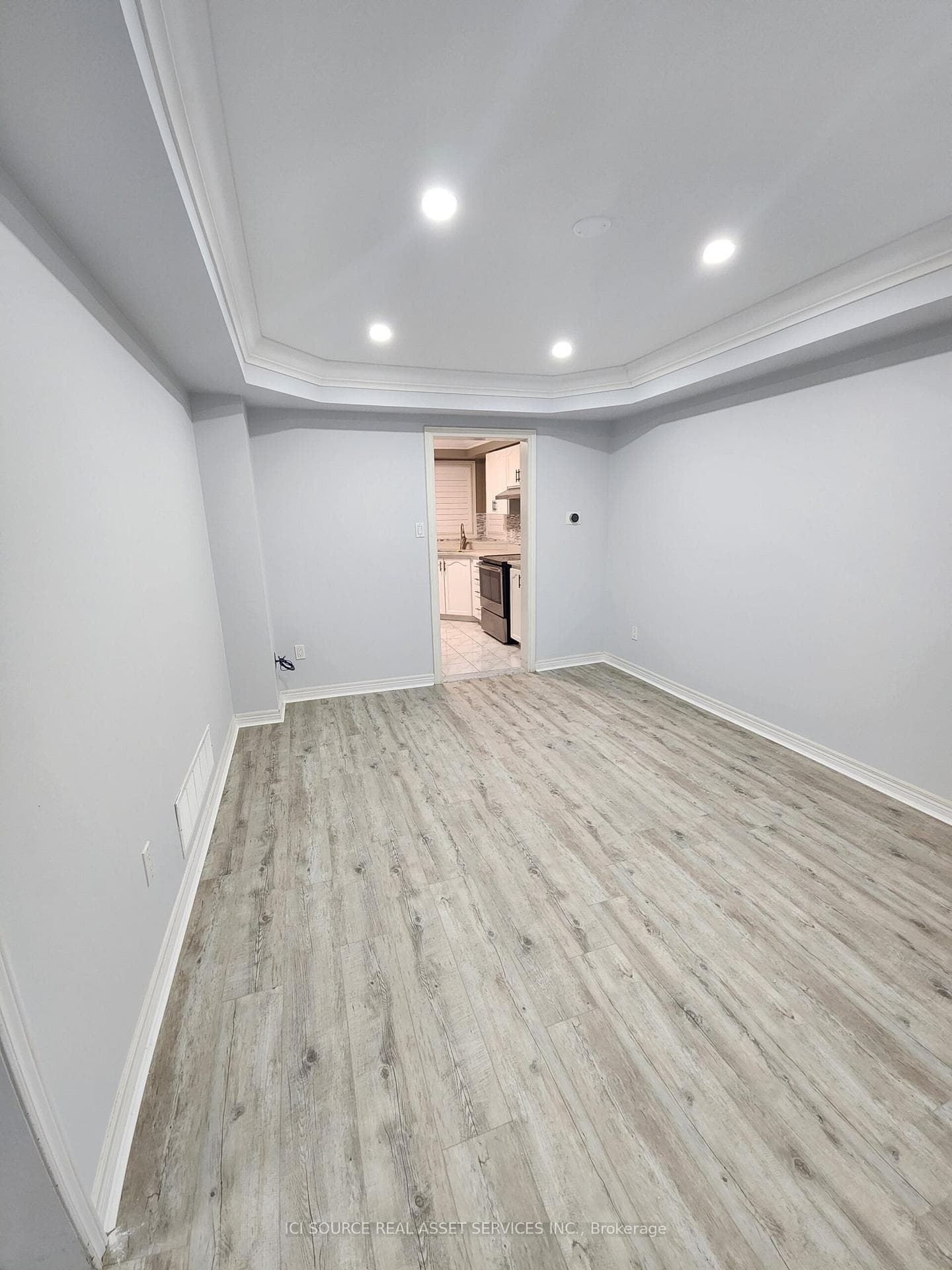 2037 Mckerlie Crescent photo 5