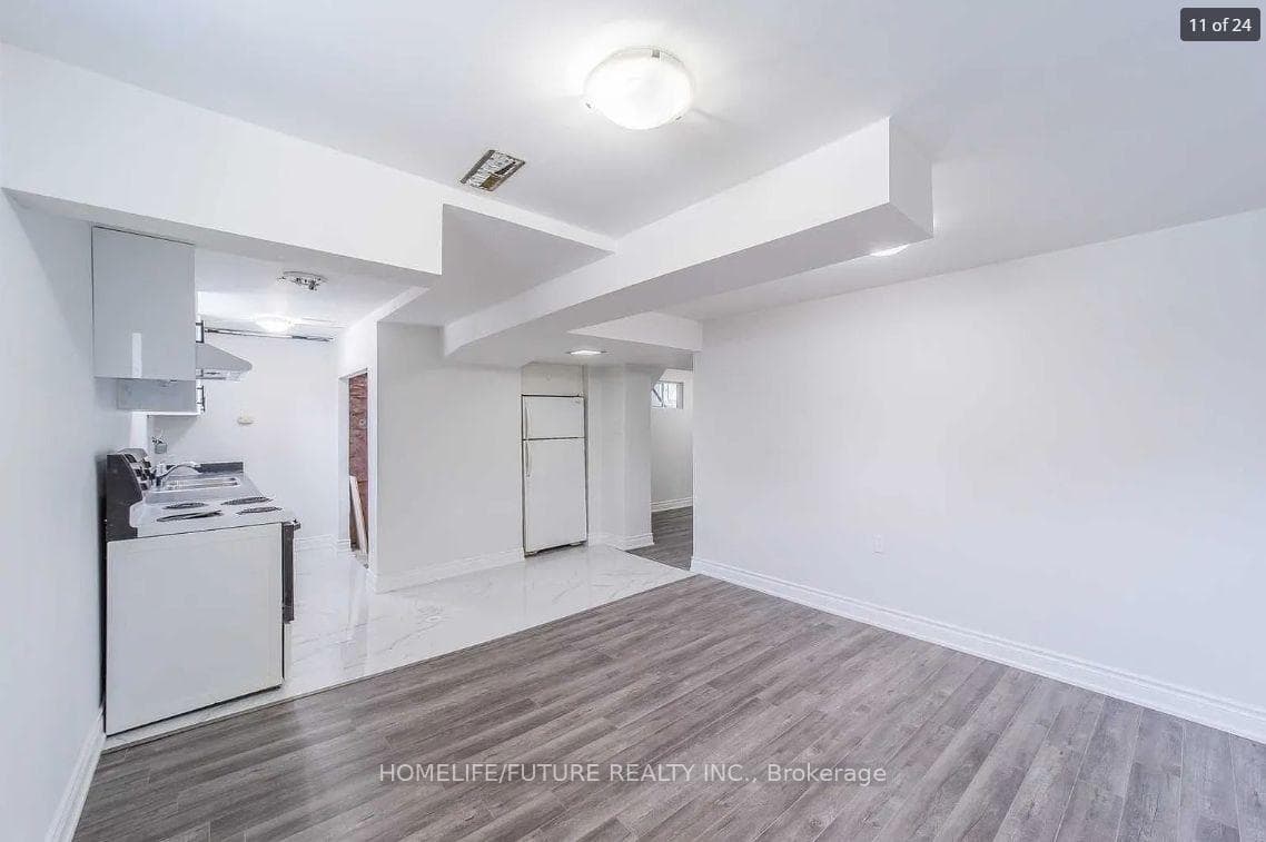 102 Golfhaven Drive Unit Lower photo 3